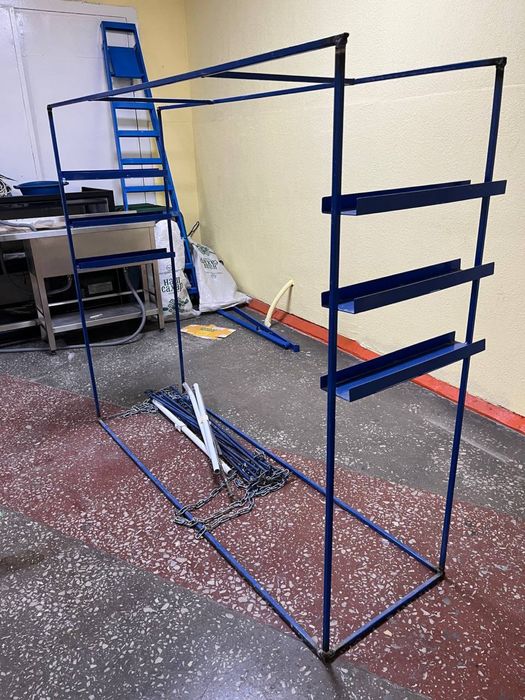 Рейл для одежды и аксессуаров