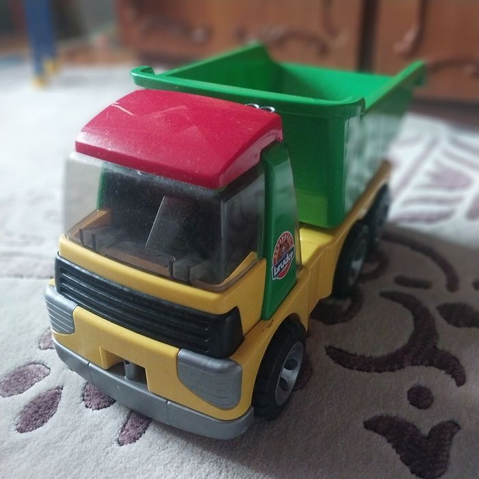 Продам машинку детскую