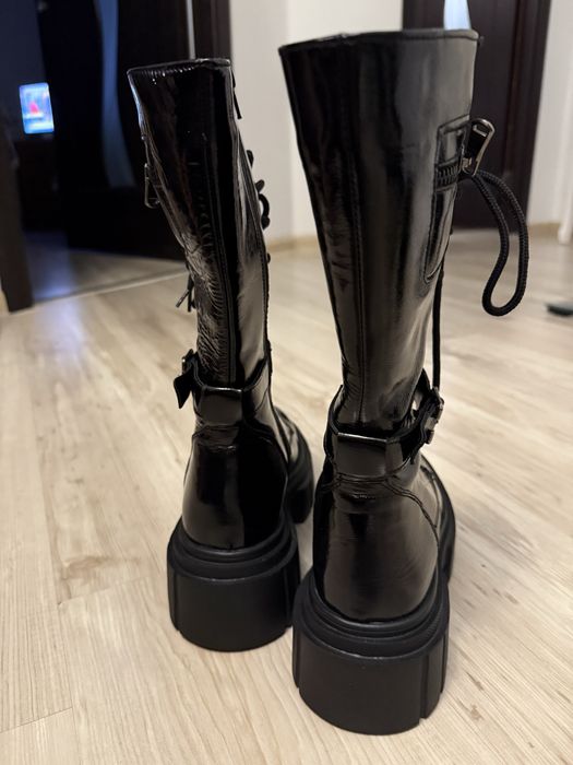 Ghete de damă din piele naturală lăcuită