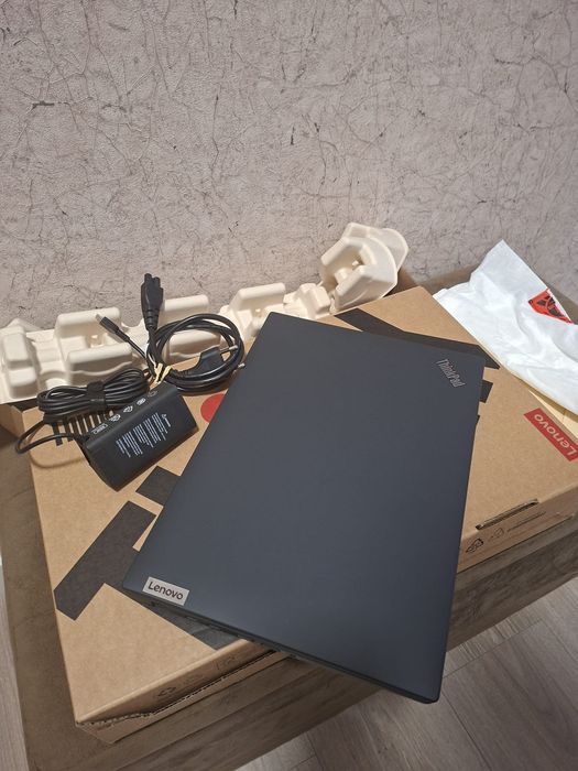 Thinkpad T14 Gen 2, 14", Ryzen 5 Pro, 16Gb, 512Ssd