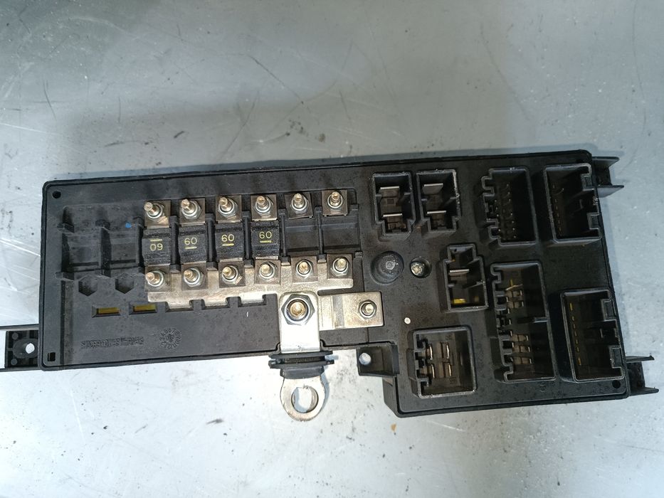 Табло с бушони и релета за Volvo XC70, 2.4T, 2001