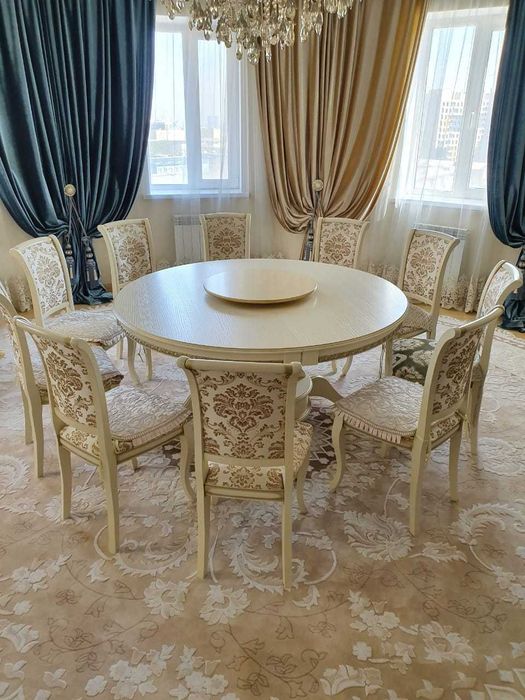 Стол стулья сервант