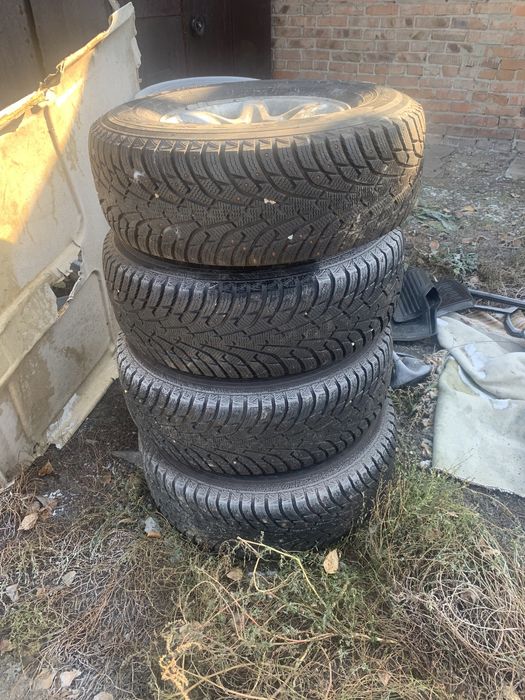 Продам коплект зимней резины с дисками