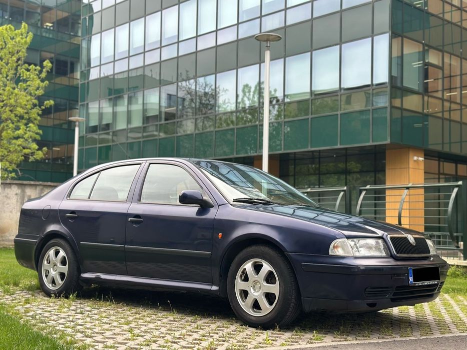 Skoda Octavia carte service proprietar