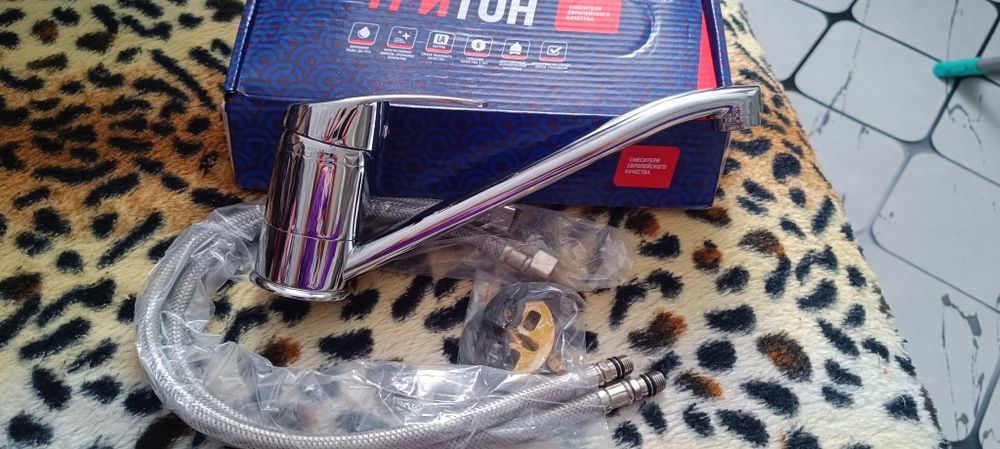 Продам смеситель на кухню