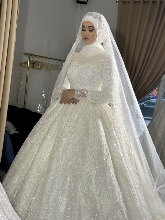 Kelin ko’ylaklar sotiladi