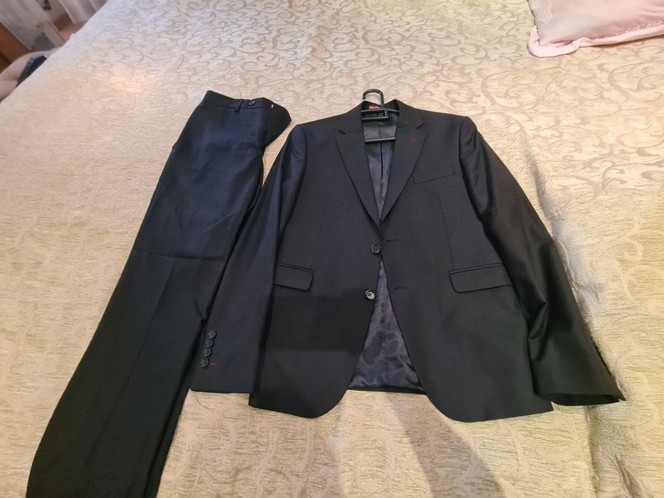 Продам классический костюм размер 40-42