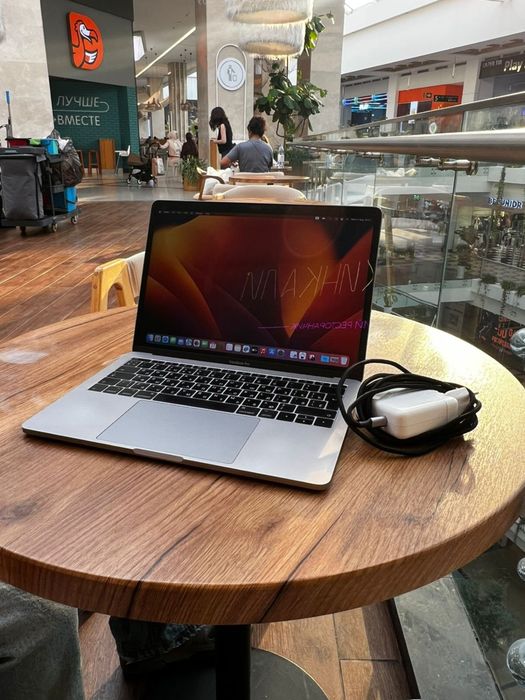 Macbook pro     .
