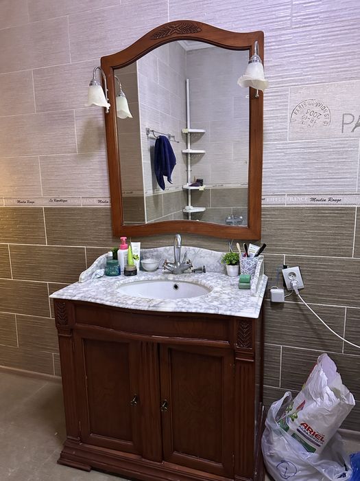 Мойка с тумбой и зеркалом