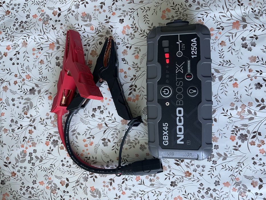 • Jump starter auto 1250a •