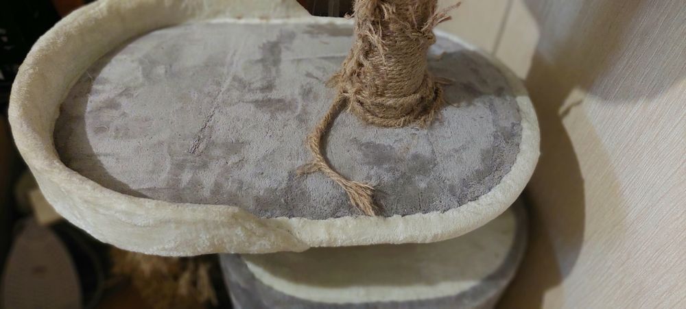 Дом для кошки не использованый.