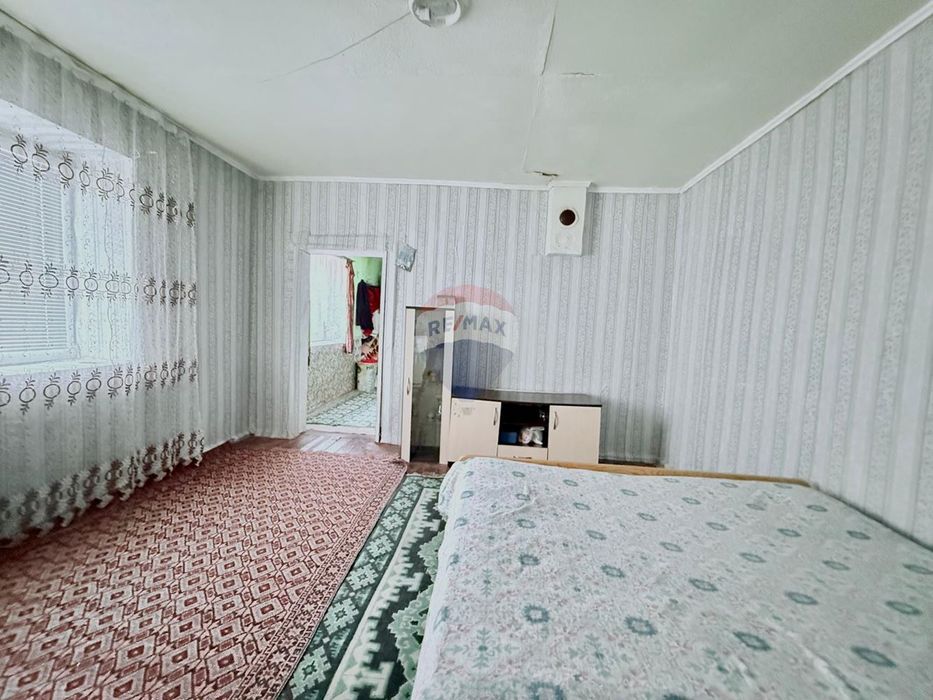 Самостоятелна къща с двор и потенциал за продажба, общ. Балчик, с. Гу