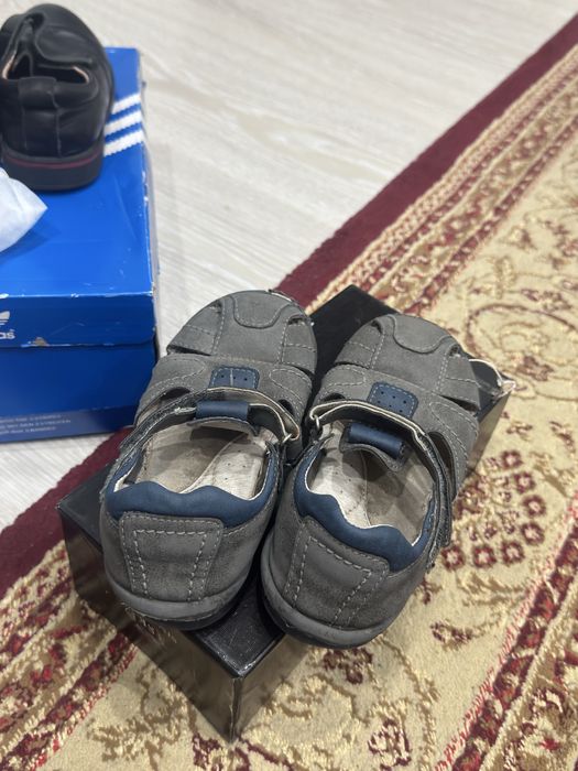 Отдам детскую обувь