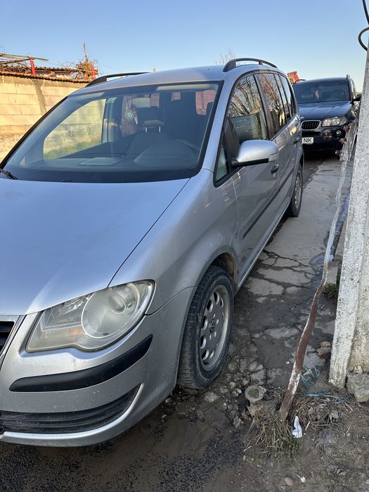 Vand VW touran 1.9 tdi , doar vand fara variante