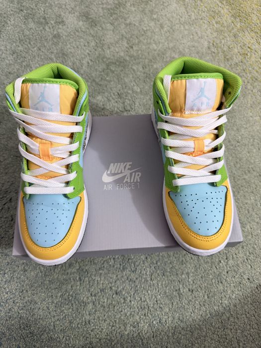 Nike Air Jordan 1  Mid SE