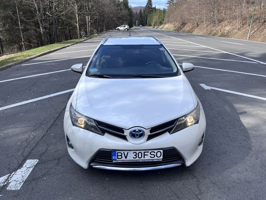 Toyota Auris Hybrid Gpl 2015 alb perlat