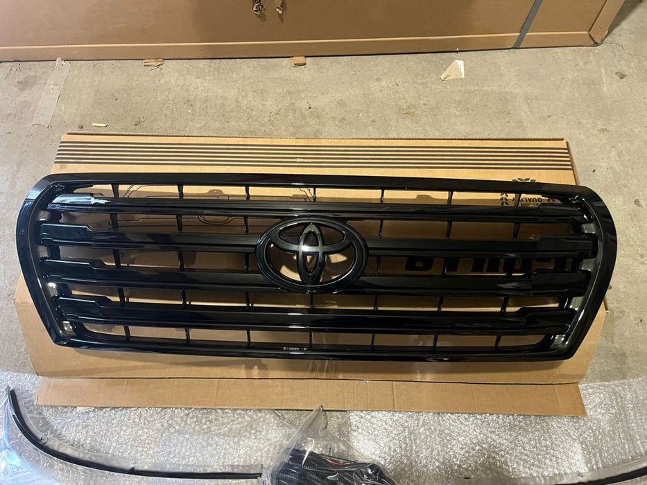 Решетка радиатора Land Cruiser 200