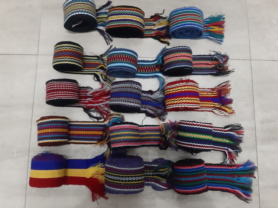 Brâu penttu costumul popular țesut în război /ceară