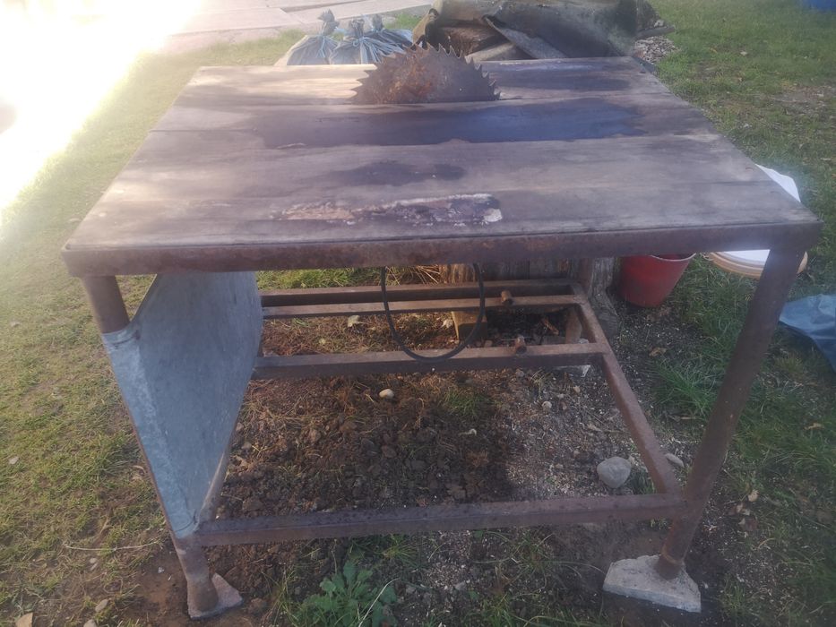 Vand circular pentru tăiat lemne