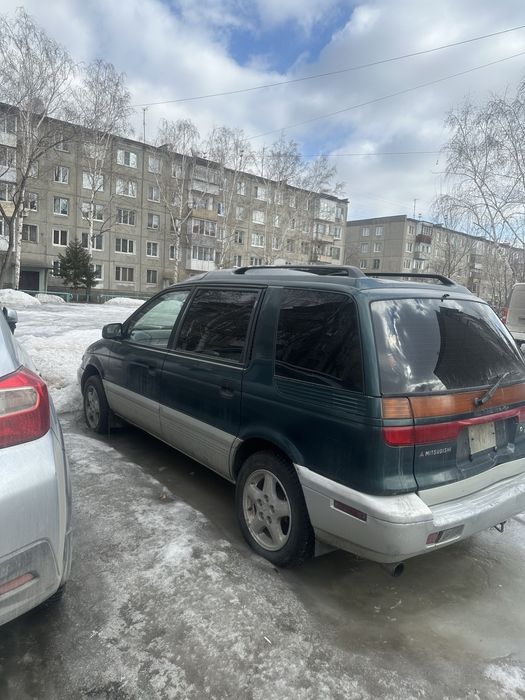 Mitsubishi Chariot 1995