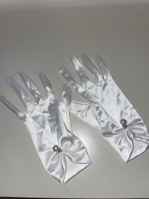 Бели сватбени ръкавици