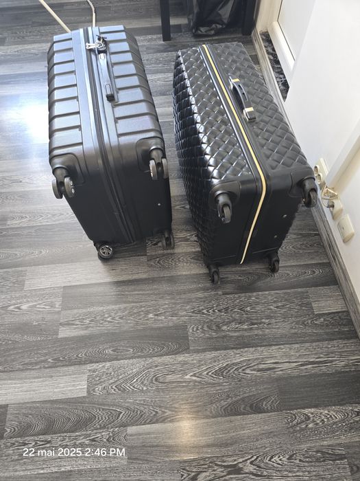 2 Geamantane plus 2 geanți cosmetice