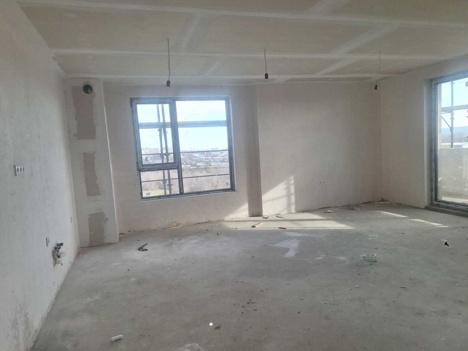 Двустаен офис в ж.к. 'Владислав Варненчик'