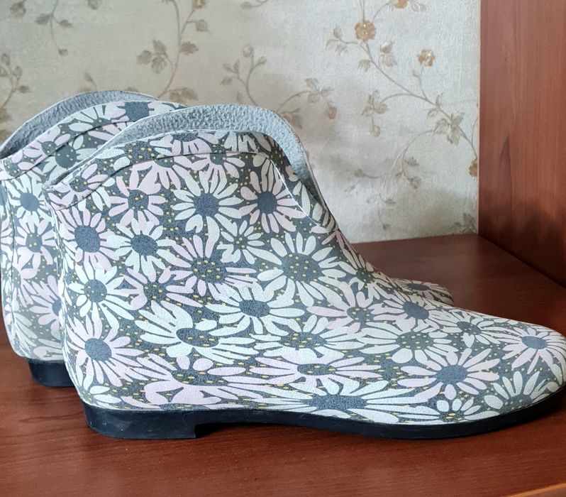 Продам стильные резиновые ботинки