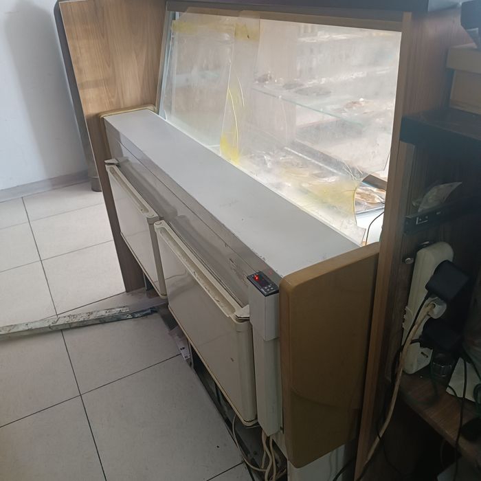 Продам витринный холодильник