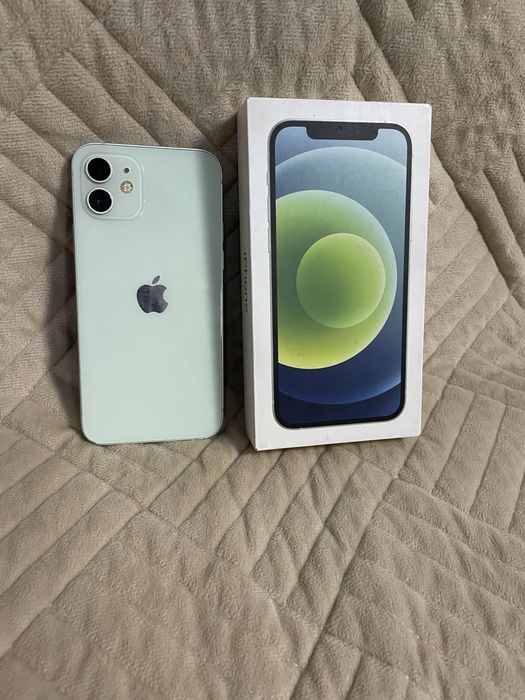 Продам телефон Айфон 12