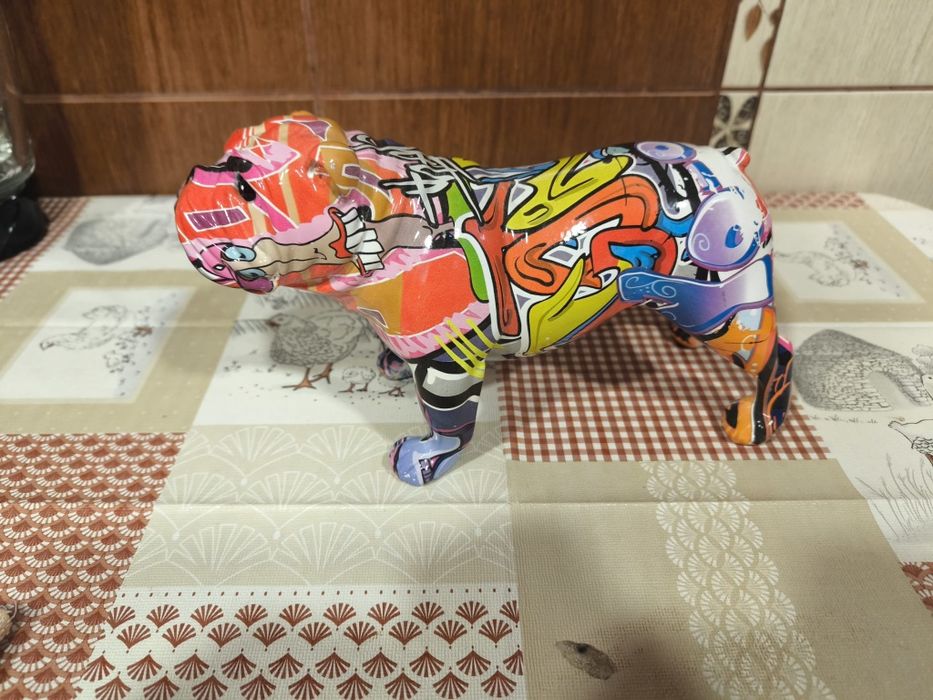 Figurină de câine Bulldog imprimată cu graffiti Statuie din rășină