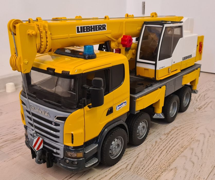 Macara Bruder Liebherr Scania