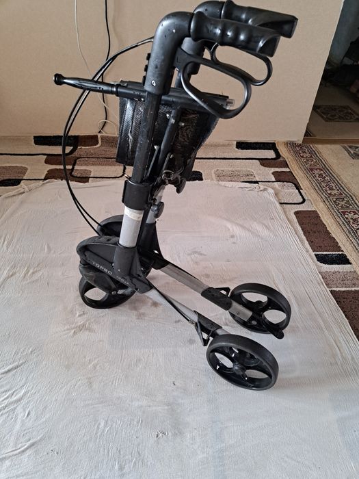 Инвалидный ходунок