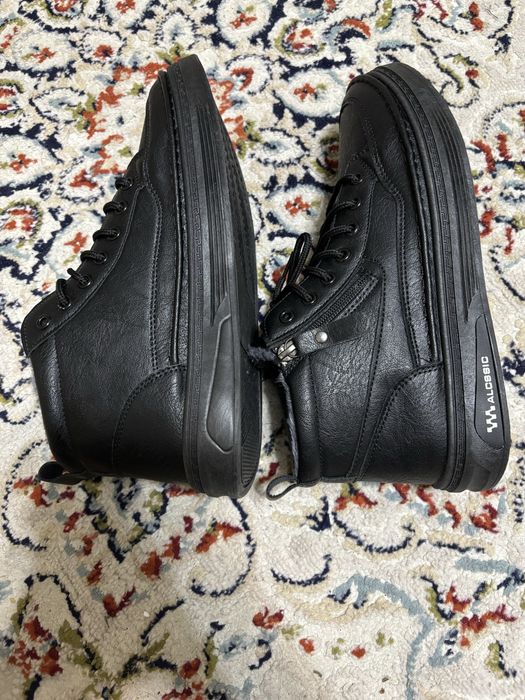 Продам ботинки новые