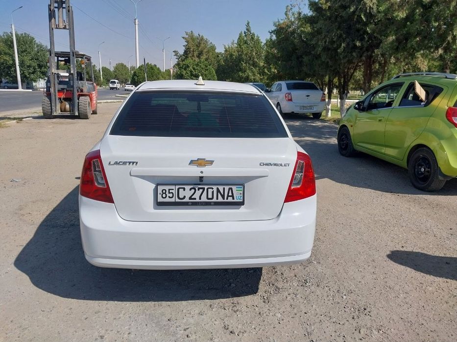 Avtomobil Jentra sotiladi