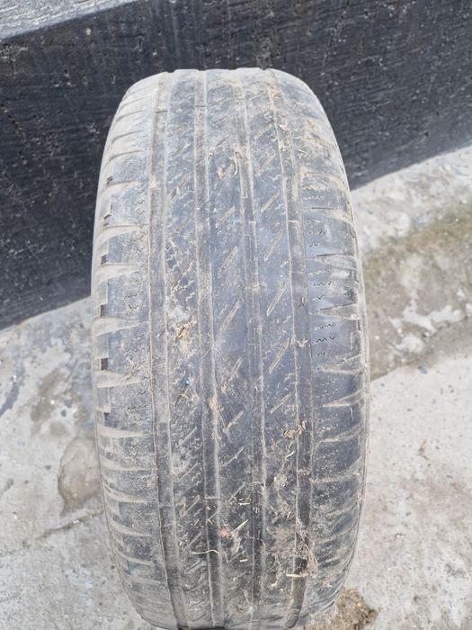 Продам резину в среднем состоянии