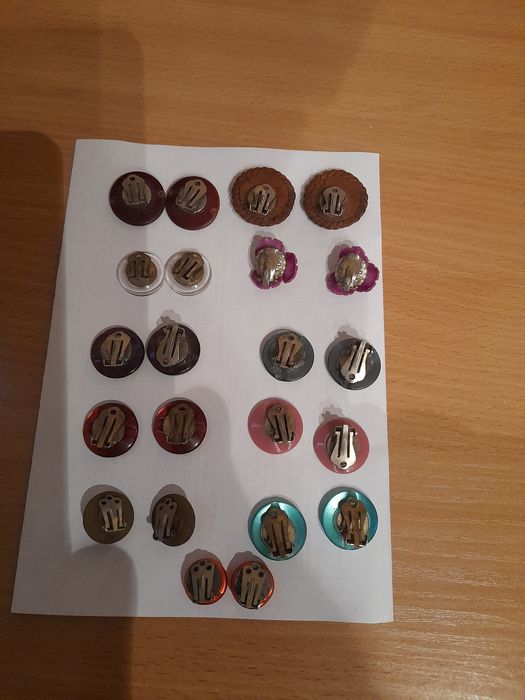 Обици,брошки.плакат на Азиз