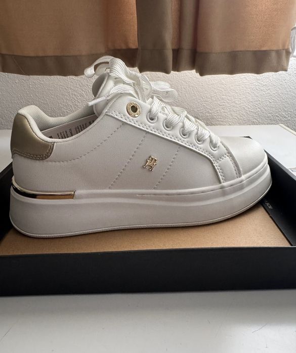 Adidasi Tommy Hilfiger noi