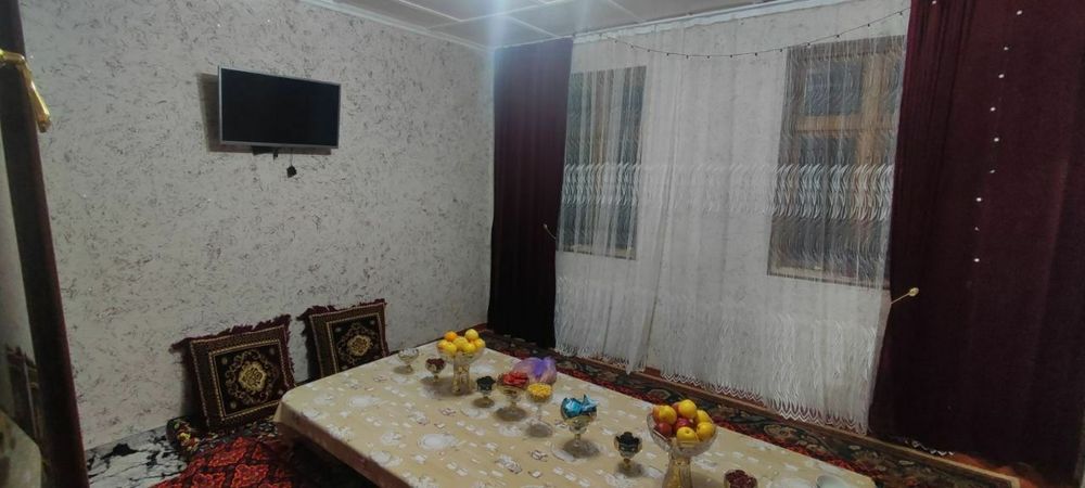 Ховли сотилади..