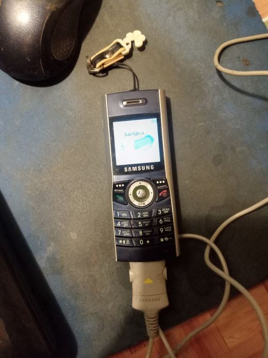 Продам сотка самсунг.