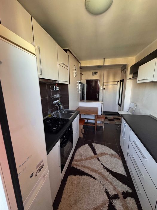 inchiriez apartament doua camere decomandat