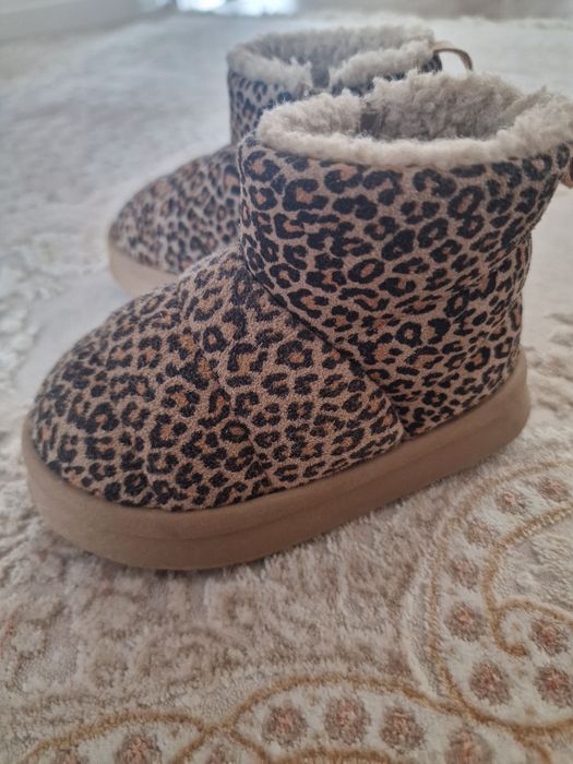 Ghete ugg fetite zara