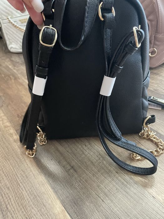 Черна раница на Victoria’s secret