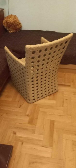 Продавам Офис стол и Плетен стол