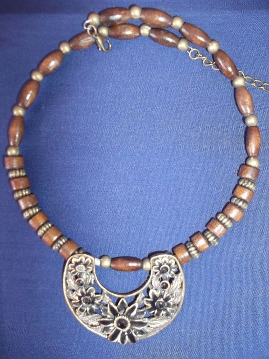 Дамски бижута - сребърни и позлатени верижки, други колиета