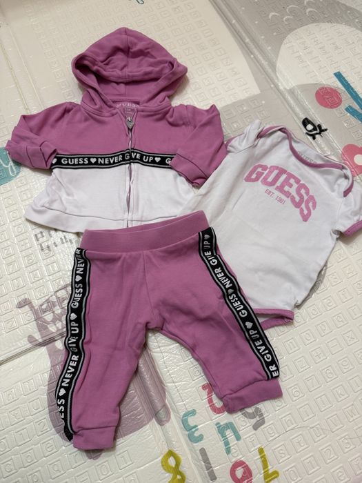 Екипче на Guess 3-6 месеца