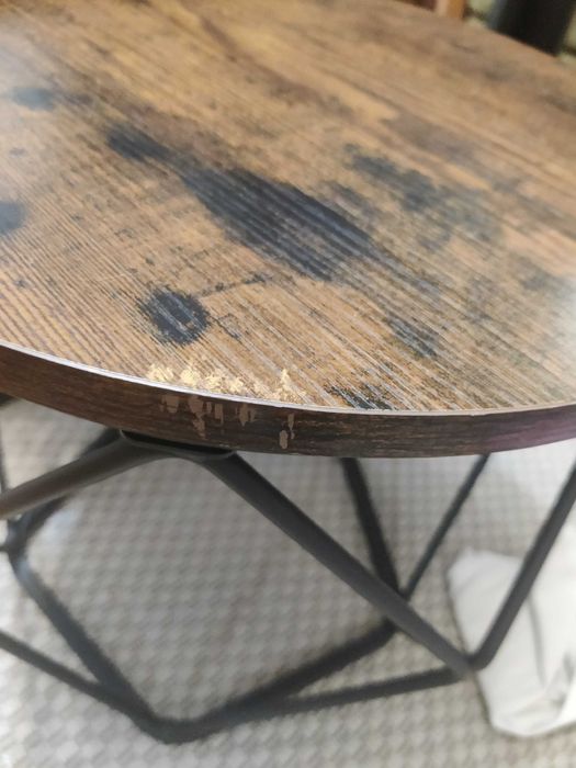 Măsuțe de cafea . Set de 2 . Se pot baga una în alta .