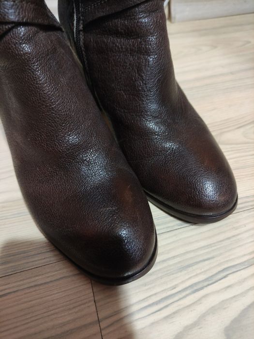 Стилни кожени  ботуши до коляното