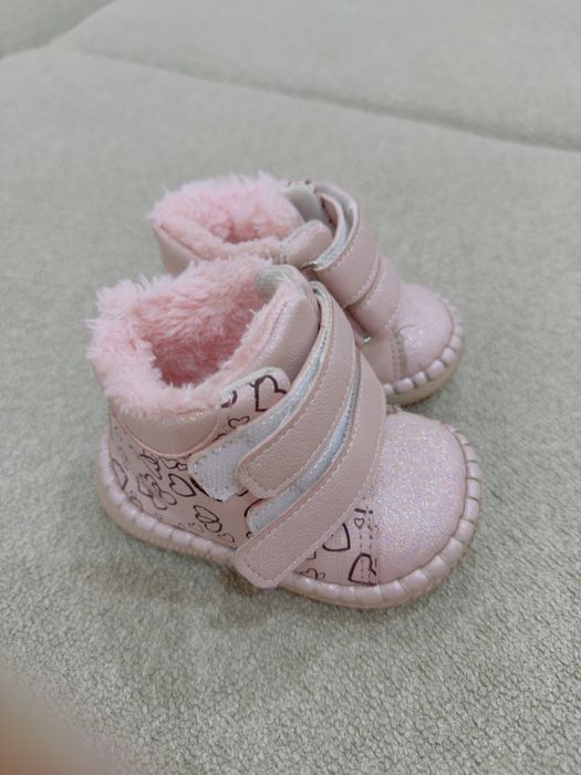 Продам детские осенние ботиночки