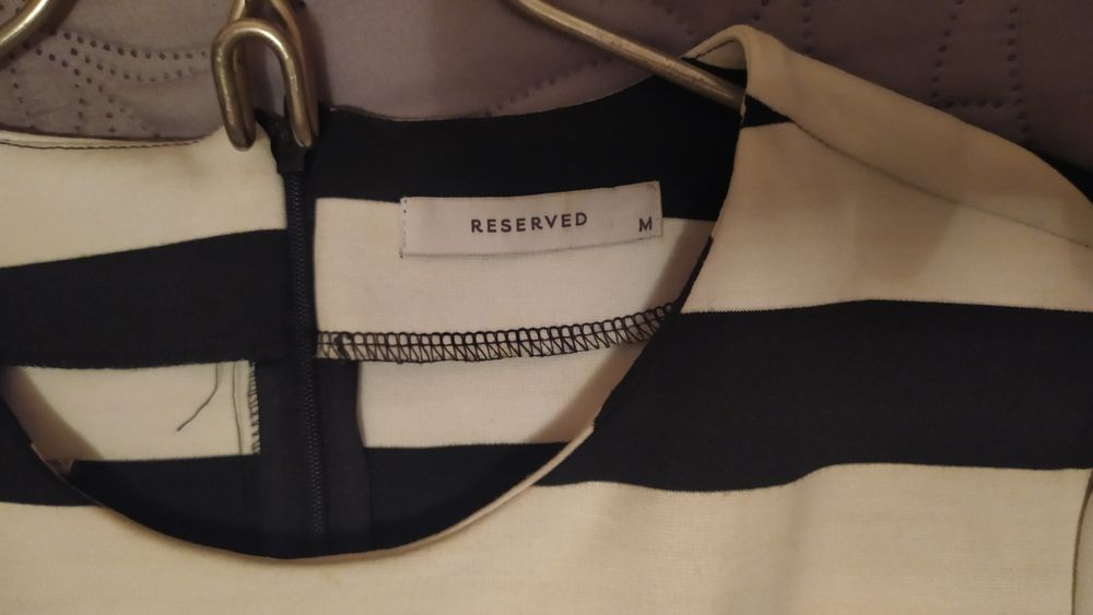 Женские платья разные.